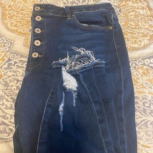 Womens KanCan button fly jeans! Excellent condition, distressed hem. Size Xl/14